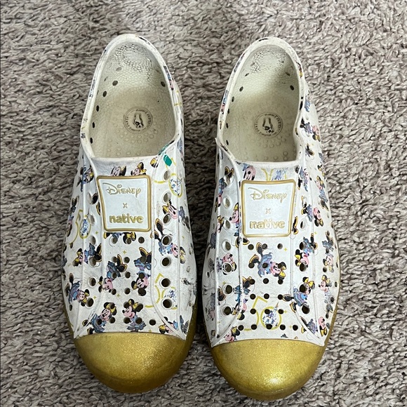 Kids Native x Disney collab 50th anniversary Gold and White size 13 Minnie Mouse - Picture 1 of 3